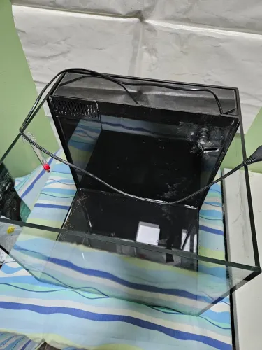 Aquário para peixes 40cm por 35cm profundidade.