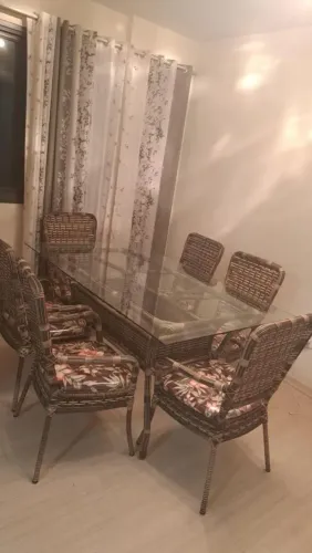 ?Conjunto Mesa de Jantar de Vidro + 6 Cadeiras em Junco/Fibra Sintética
