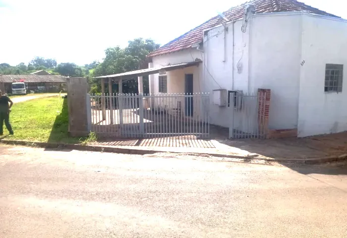 CASA COM TERRENO AMPLO CENTRO GALIA