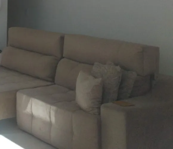 VENDO POR:3.000,00 MIL REAIS ESSE SOFÁ RETRÁTIL ARTICULADO.