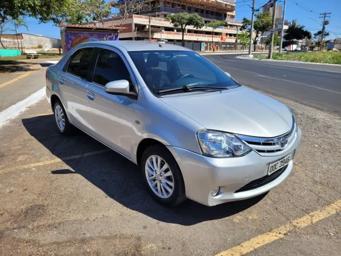 Toyota Etios XLS Sedan 1.5 Flex 16V 4P Mec. 2014