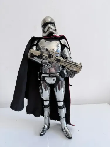 Hot Toys Captain Phasma - MMS328 (The Force Awakens)