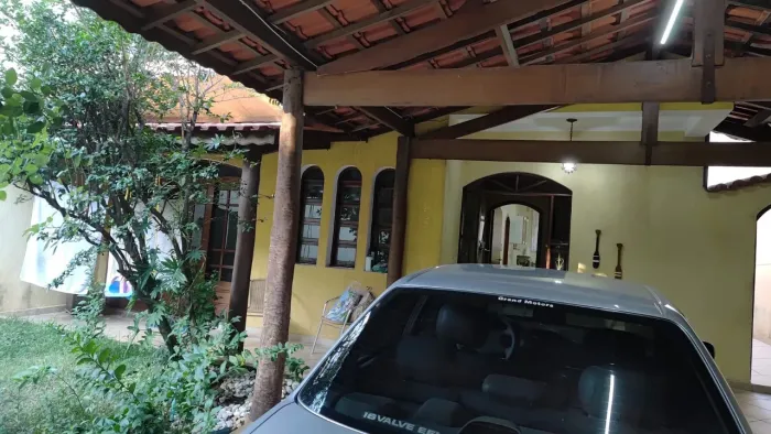 Sobrado espaçoso venda e Locação com 3 dormitórios, sendo 1 suíte, 3 banheiros, 4 vagas de