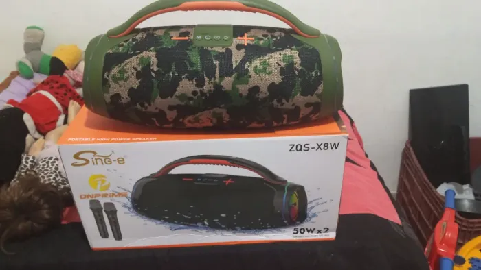 Vendo caixinha de som boombox 