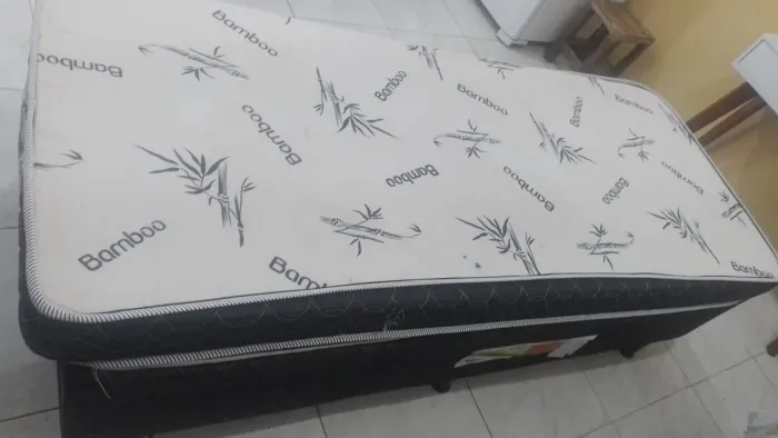 Cama de solteiro com colchão 