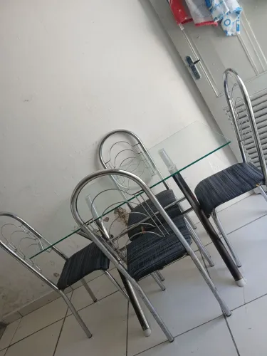 Mesa com 4 cadeiras