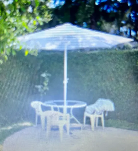 Mesa com guarda-sol e 3 cadeiras Tok Stok
