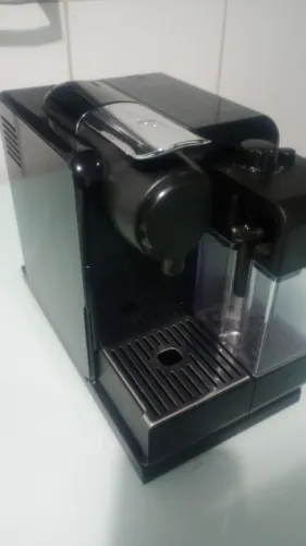 Máquina de café Nespresso e capuccino