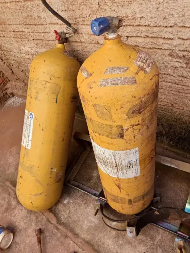2 cilindros pra carro GNV uma já com gaz