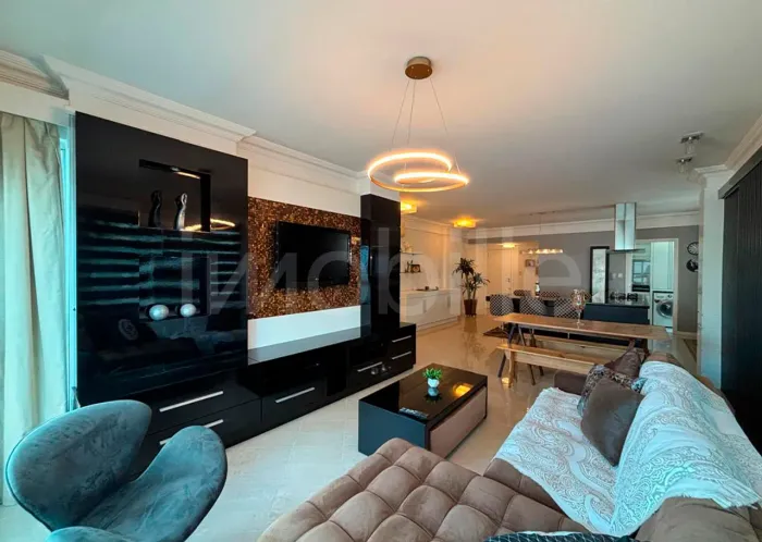 Apartamento quadra mar no Edifício Promenade em Balneário Camboriú