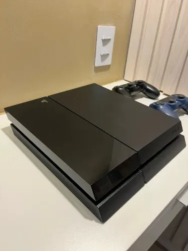 PlayStation 4 (Único Dono) + 2 controles + 5 Jogos