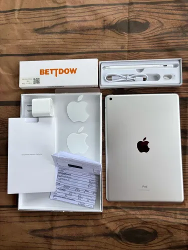 iPad Apple 9ª Geração 64GB Prateado Wi-Fi Tela 10,2