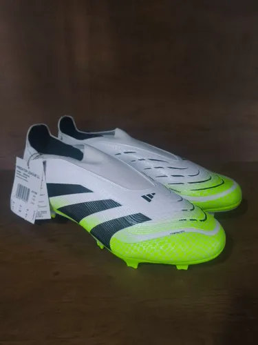 Chuteira Adidas campo