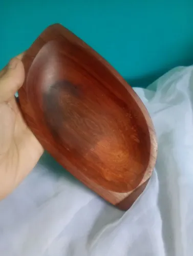 Delicada gamela / petisqueira em madeira <br><br>20 x 11 cm<br>