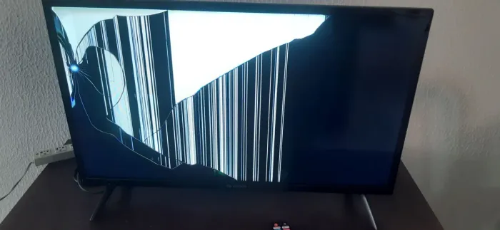 TV Rig Vizzion 32, display quebrado, retirada de peças