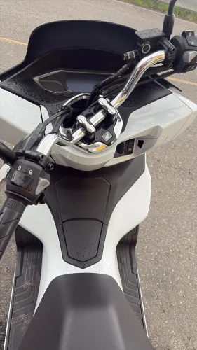 Honda PCX à venda ? econômica, confortável e muito bem conservada.
