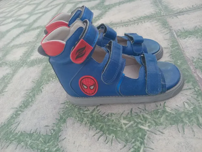 Sandália ortopédica 