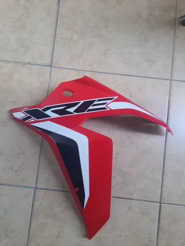 Carenagem tanque lado esquerdo Honda XRE 300