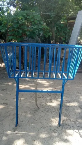 Vende-se está linda lixeira nova
