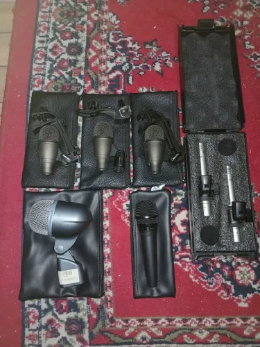 Kit mic de bateria.