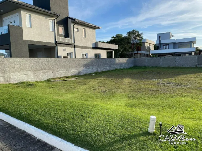 Terreno à Venda no Condomínio Caminho do Engenho I - Campeche, Florianópolis