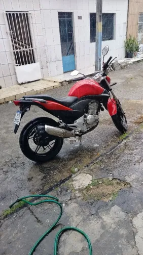 CB300 2010 toda em dias recibo em branco, só pegar e transferir, motor bom, instalação ok.