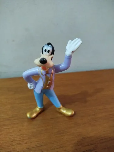 Boneco Pateta da Disney.
