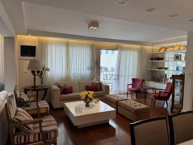 Apartamento - Moema - 3 Dormitórios - 170m².