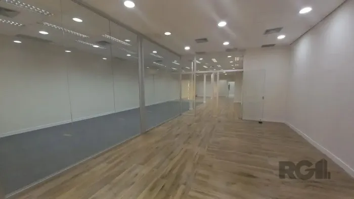 Ponto Comercial/Loja para Aluguel no Bairro Praia de Belas com 270 m² disponíveis