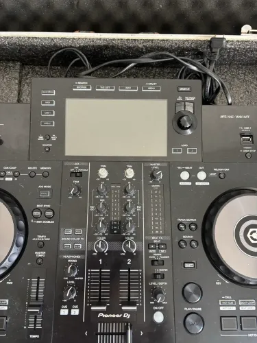 Pioneer XDJ-RR + Hard Case + Praticável + 2 Microfones sem fio