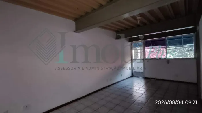 Sala com banheiro na Av. do Contorno