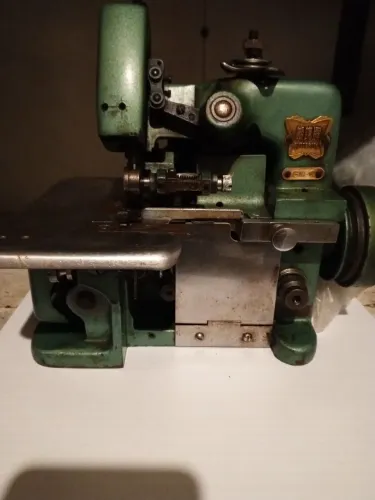 Máquina de costura overloque