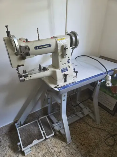 Oportunidade: Máquina de Costura Lanmax 335 (Transporte Triplo) em Estado de Nova!