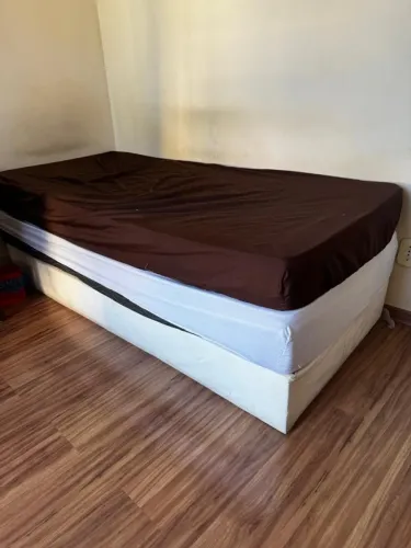 Cama box e 2 colchões