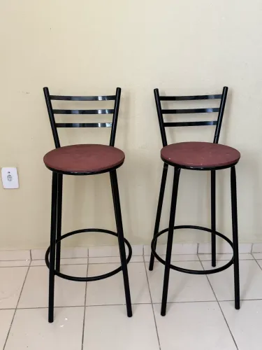 VENDO 2 CADEIRAS ALTAS - R$ 50 AS DUAS