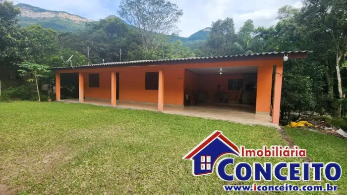 C861 - Ótimo sítio localizado próximo da cascata em Três Forquilhas