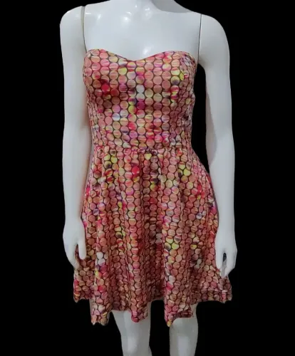 Vestido tomara que caia estruturado
