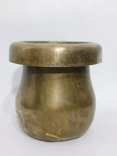 Raro e Antigo Vaso Bojudo dos anos 50 de Metal com Borda Superior Larga