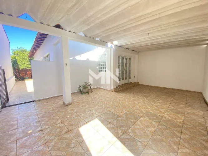 Casa para Alugar em Itu/SP (Parque Residencial Mayard) | 2 Quartos | Quintal | 2 Vagas