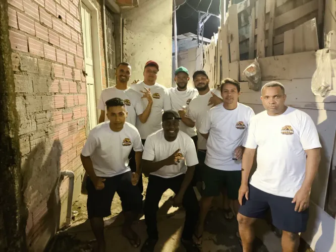 os damos um equipe trabalhando com serviços pinturas especialista em qualquer reformas