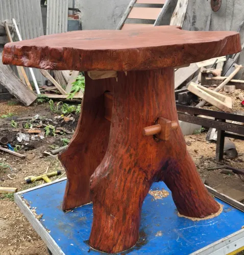 Mesa rústica de madeira de lei
