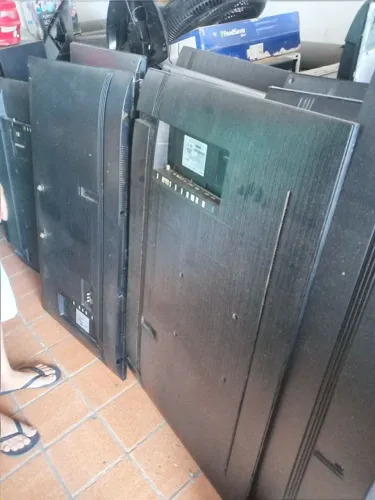 Vendo TVs com defeito de tela valor, a partir de 150,00 un. Aceito negociação 