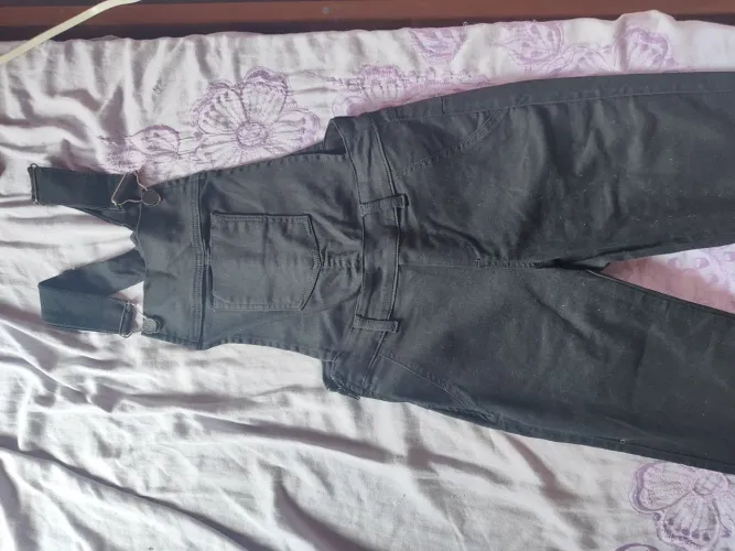 Calça cargo preta  feminina & macacão jeans 