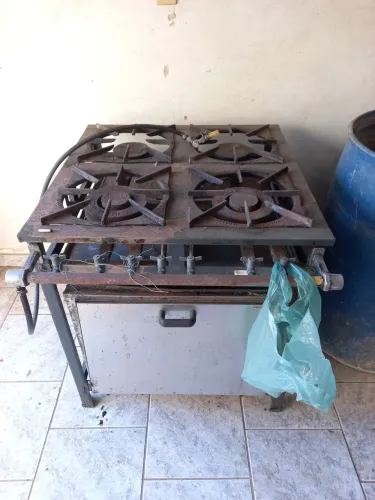 Fogão industrial 4 bocas forno