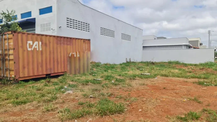 Terreno à venda no bairro Novo Mundo em Uberlândia