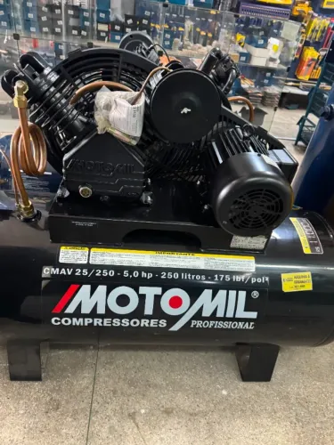 Compressor de Ar Profissional Motomil CMAV 25/250 (Trifásico)