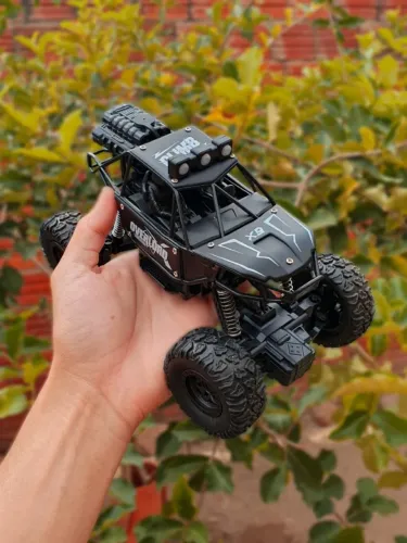 Carro de Controle Remoto Rápido Off Road 20km/h com Efeito Fumaça