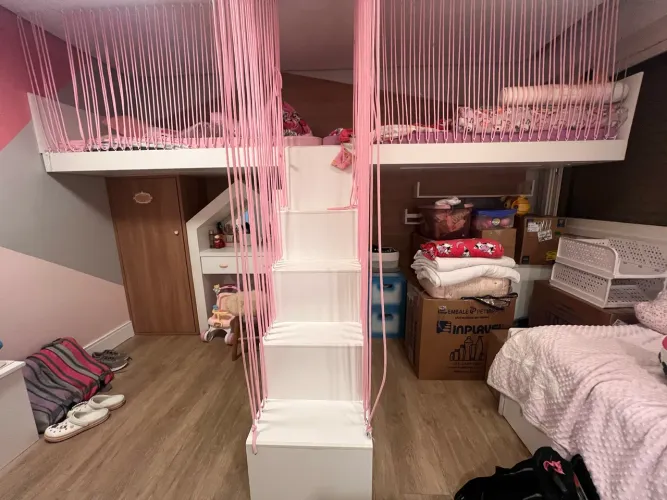 Cama infantil com escada 