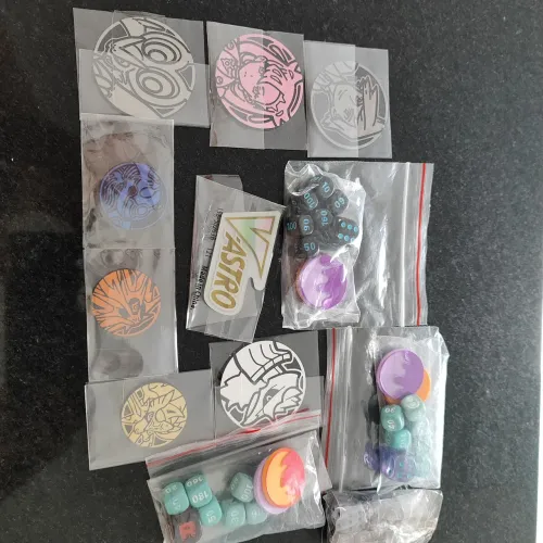 Kit de dados e moedas pokémon 