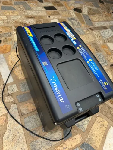 Geladeira portátil 31L marca RESFRIAR